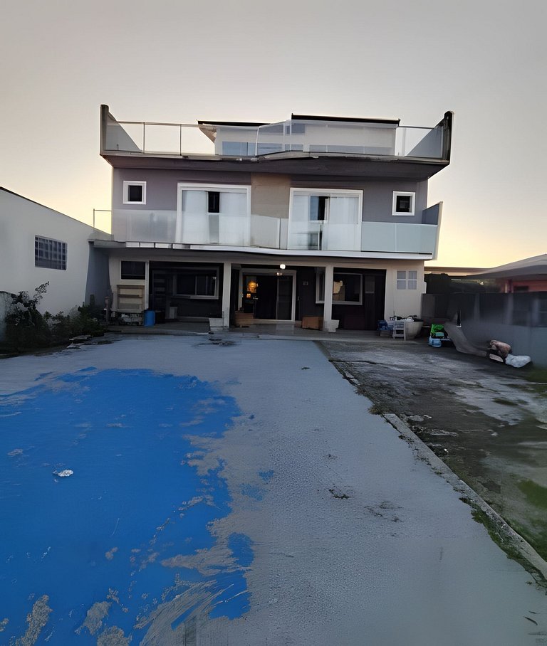 Triplex perto do Mar