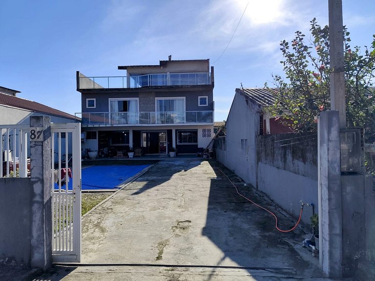 Triplex ao lado do Mar